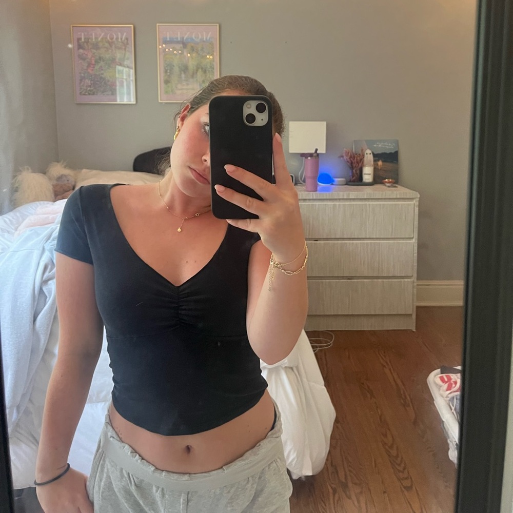 Black Brandy Melville v neck top #BrandyMelville